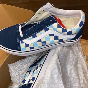 NWT Van’s Blue checkered size 7.5 mens/womens 9.5